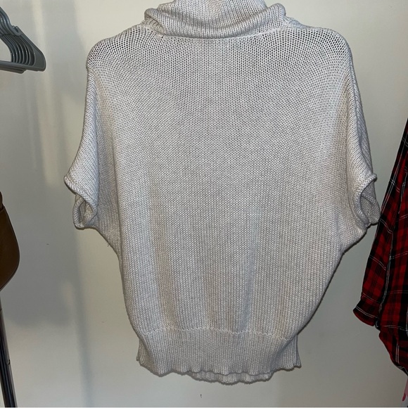 Short Sleeve Pullover Sweater - Picture 2 of 8
